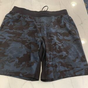 Lululemon men’s large shorts camouflage blue black